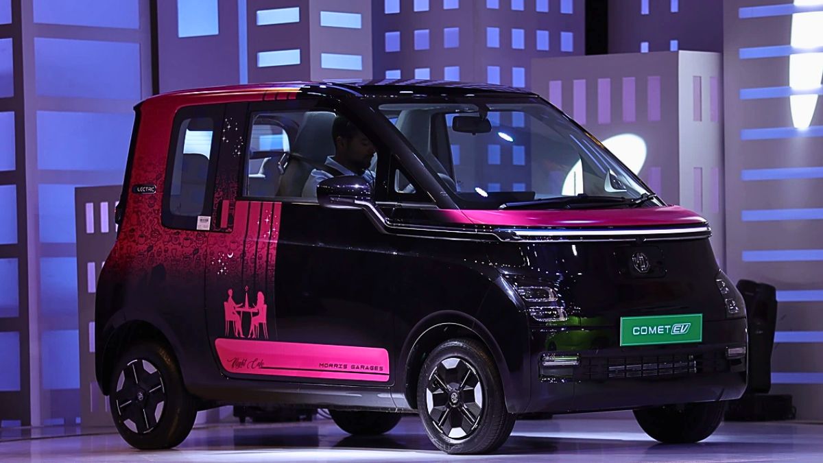 MG Comet EV Blackstorm