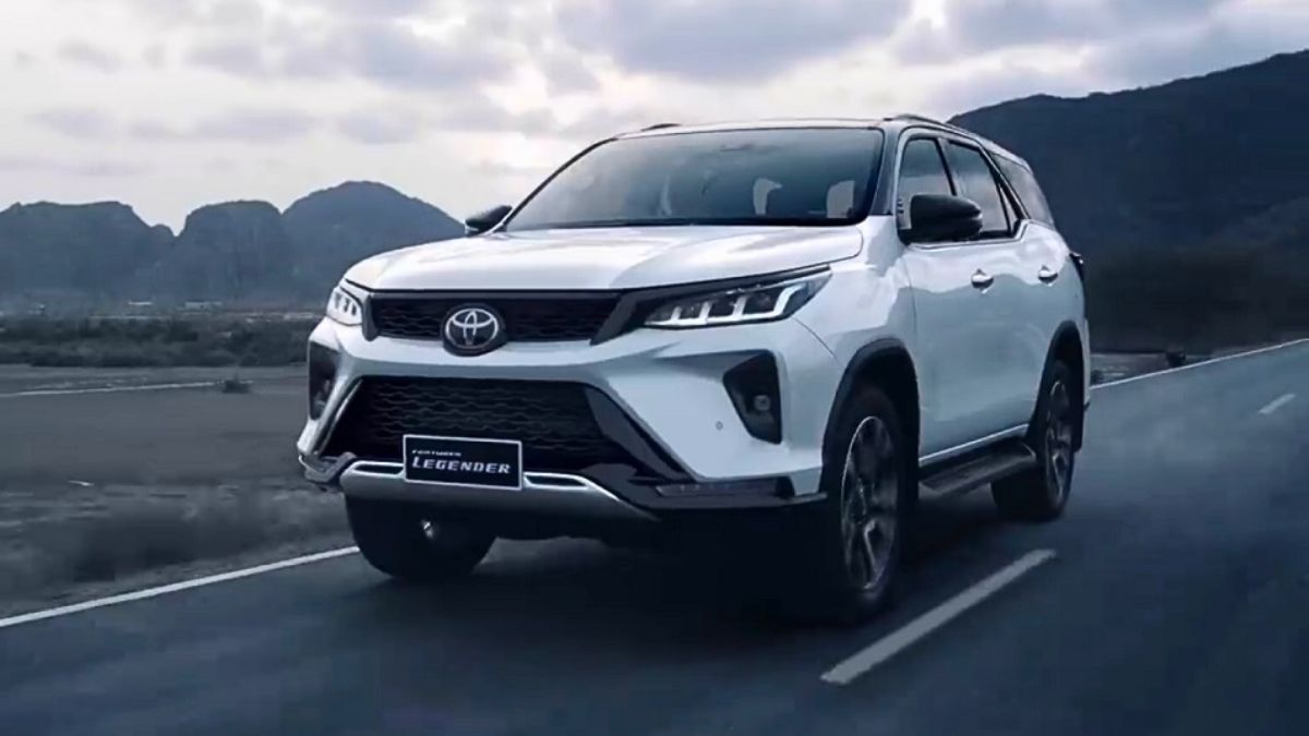 Toyota Fortuner Legender 4x4 MT