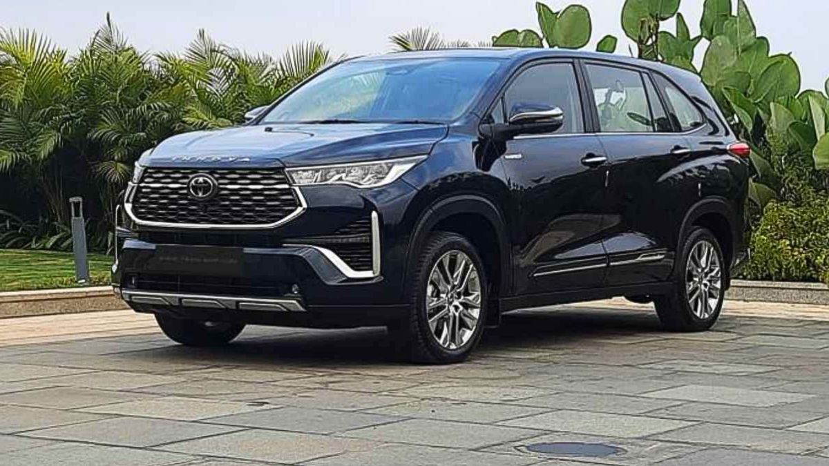 Toyota Innova Hycross